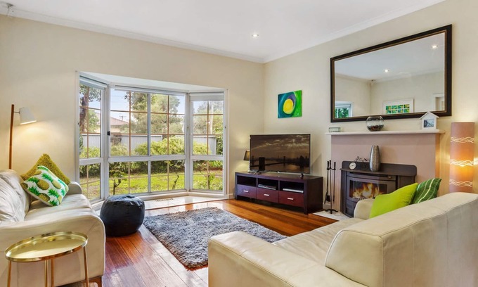 Beaumaris House | BeauBay Beaumaris House with Private Pool & Garden Retreat