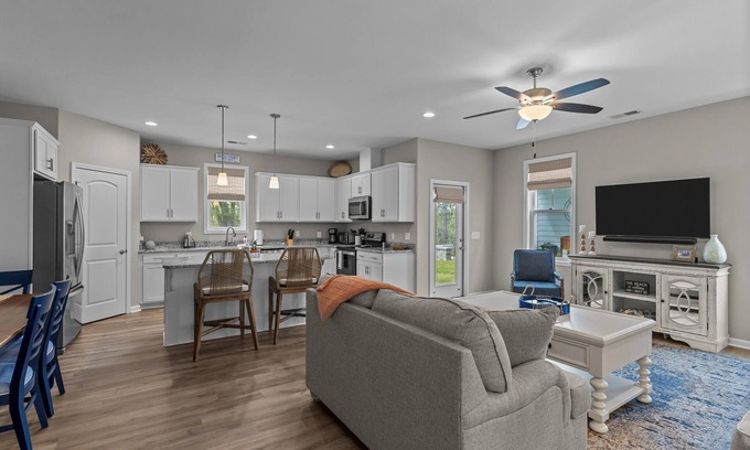 Morehead City House | Beaufort by the Sea: Oceanfront Townhome with Pool & Views