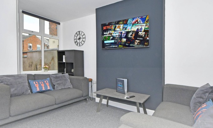 Crewe House | Family-Friendly Beaumont House - Ideal for Your Getaway