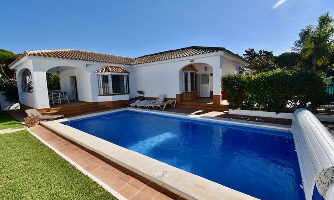 Los Gallos-Cerromolino Villa | Garden Villa for 7 with Pool and Oceanfront Views