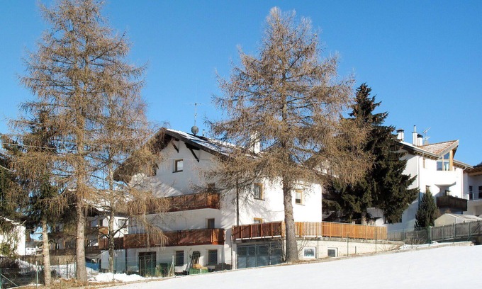 St. Valentin auf der Haide Apartment | Charming Apartment for 6 with Lake Views and Pet-Friendly Perks