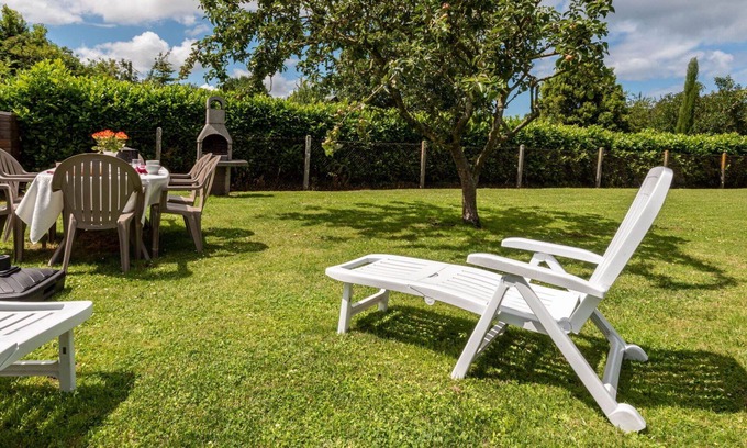 Commes House | Inviting Private Villa for 4 with Ocean View & Pet Friendly