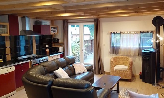 Saint-Jacques-des-Blats Apartment | Cozy Apartment for 8 Near the Piste - Guest Rated 9.2