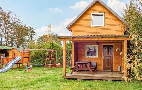 Krokowa House | Pet Friendly 2 Bedroom Retreat in Karwienskie Blota