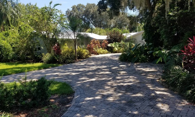 Winter Haven House | Relaxing Lakefront Cottage with Pool & Hot Tub, Near Disney