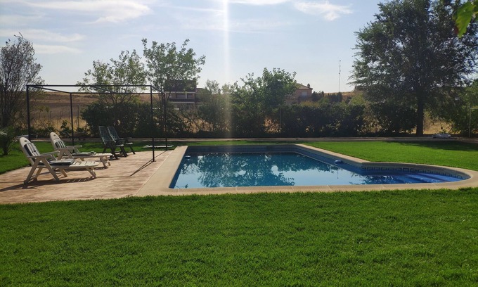 Valdetorres de Jarama Ski Chalet | Enchanting Villa with Pool, Garden and Ocean Views