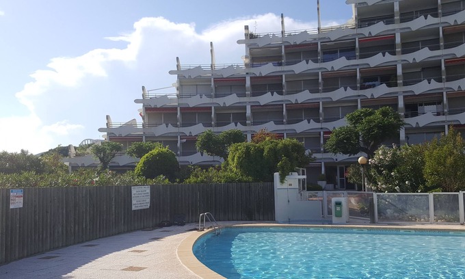 Villeneuve-les-Avignon Apartment | Cozy T2 Cab with Ocean View at Res Du Soleil