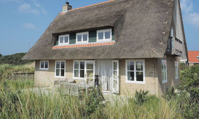 Midsland Villa | Beautiful villa on Terschelling in the dunes, 150 meters away