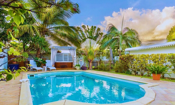 Etang Sale Les Bains Villa | Seaside Villa with Pool & Hot Tub Near Lagoon and Dining