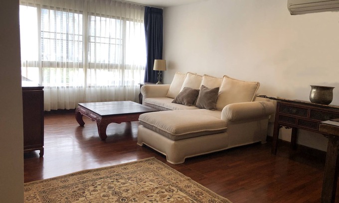 Ploenchit Condo | Chic Apartment with Pool in the Heart of Bangkok