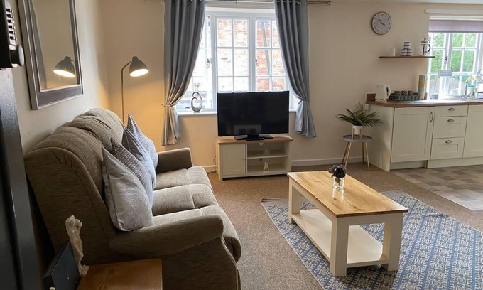Ludwel Apartment | Cozy 1 Bed Apartment with Kitchen in Ludlow's Heart