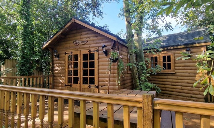Brinkley Cabin | Serene 1-Bed Cabin with Lake View in Newmarket