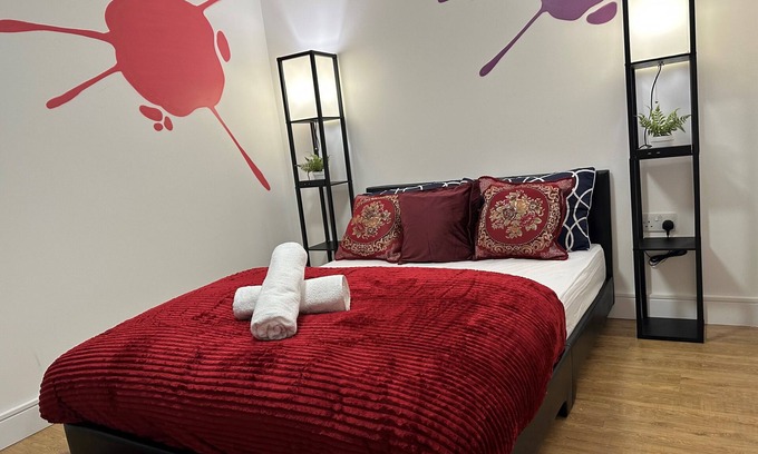 Edgware House | Cozy 1-Bed House in Edgware with Kitchen and Breakfast
