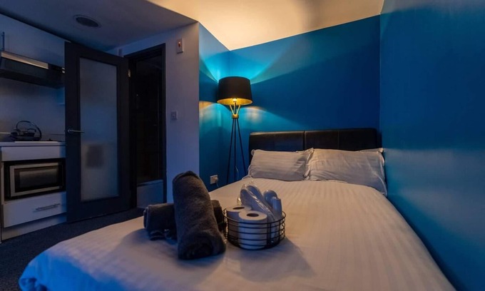 Selly Oak Apartment | Cozy 1-Bed Studio in Birmingham with Kitchen & Breakfast