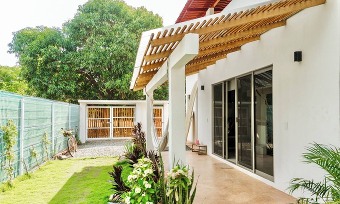 Saladita House | Beautiful 1 bedroom house with swimming pool near the beach and surf spot