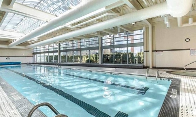 Gastown Apartment | Inviting 1 Bedroom Apartment with Pool and Gym in City Center
