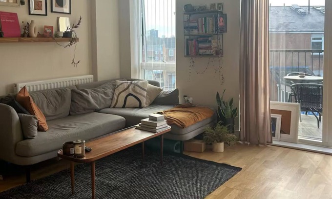 Shacklewell Apartment | Beautiful 1 bedroom flat with a balcony in vibrant east london