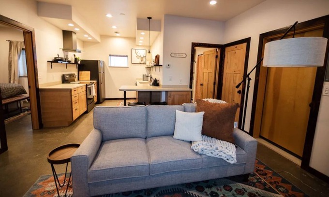 Fairbanks Apartment | Inviting 1 Bedroom Retreat in Fairbanks Hills - Rated 10/10