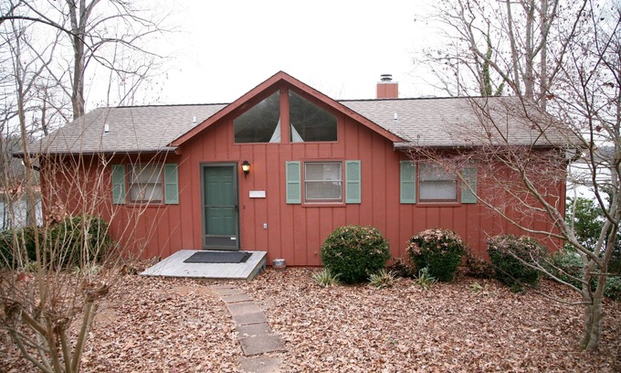 Reed Creek House | Breathtaking 180° Deep Water Views with Top Amenities