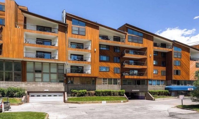 Vail Condo | Top-Rated 1BR Vail Condo with Fireplace & Scenic Balcony