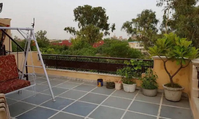 Lajpat Nagar Apartment | Cozy 1RK Apartment with Terrace & Family-Friendly Amenities
