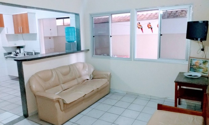 Praia do Morro Apartment | Oceanfront Escape: 100m to Beach with Spa & Kitchen