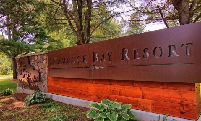 Washago House | Inviting 2+1 Bedroom Cottage at Shamrock Bay Resort