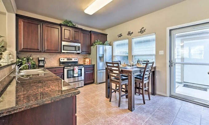 Clear Lake Shores House | Beautiful 2-2.5-2 Townhome in Kemah near Boardwalk. 1,350 sq ft