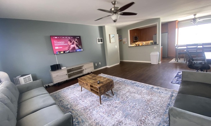 Crown Point Apartment | Pet-Friendly Retreat: 2 Bed/2 Bath Near Mission Bay!
