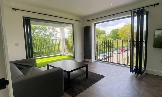 East Wickham Apartment | Cozy 2-Bed Apartment in Welling, London with Breakfast
