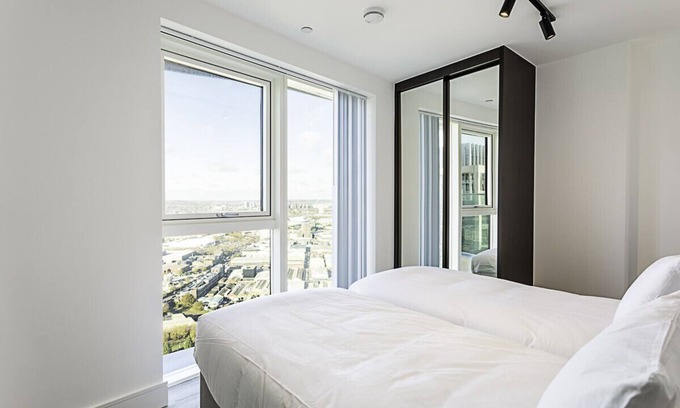 East Acton Apartment | Stylish 2 Bed Icon Tower Flat with Spa and Breakfast Included