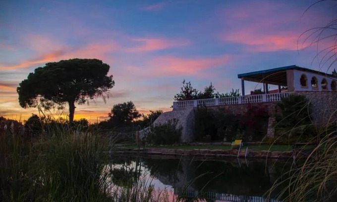 Estombar House | Idyllic 2-Bed House with Ocean View in Lagoa Torrinha