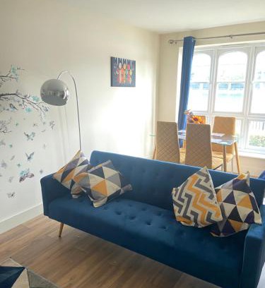 Island Gardens Apartment | Waterfront Canary Lodge: 4-Star Family-Friendly Retreat