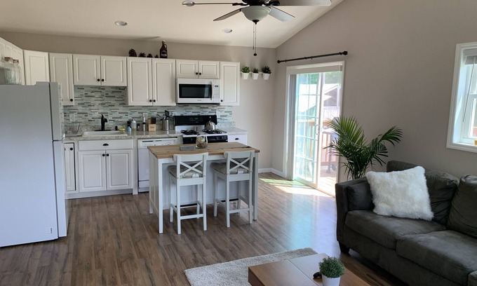 Mongaup Valley Apartment | Elegant 2 Bedroom Apartment Near Bethel Woods with Spa