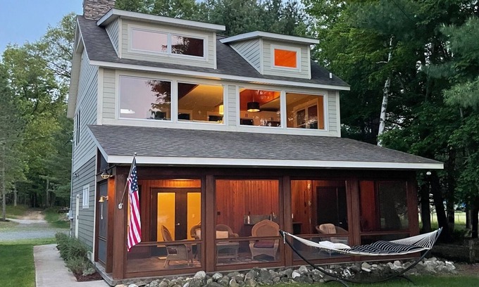 Baldwin House | Idyllic 2 Bedroom Guest House with Ocean View at Big Star Lake
