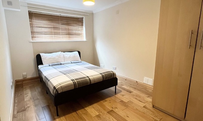 St. Mark's Apartment | Inviting 2 Bedroom Garden Flat with Free Parking