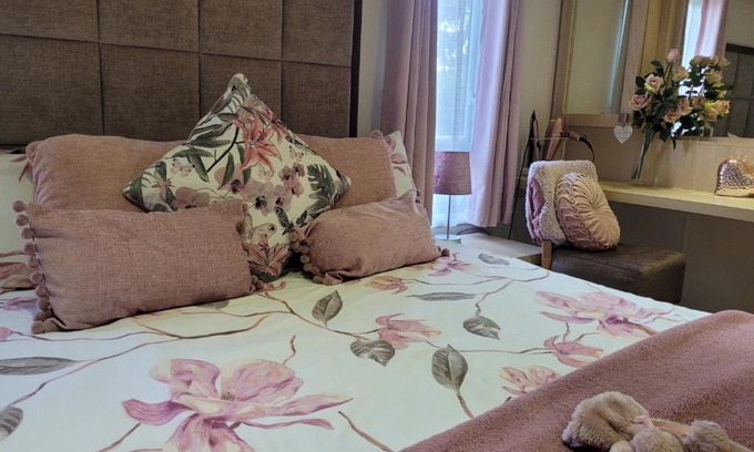 St. Florence Resort | Elegant 2 Bedroom Caravan in Tenby Holiday Park, Rated 9.9