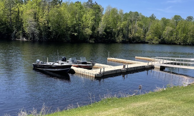 Hayward Cabin | Idyllic 2-Bedroom House with Boat Dock on Chippewa Flowage