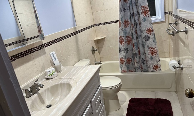 Queens House | Cozy 2-Bedroom Home in Peaceful Neighborhood Near Mall