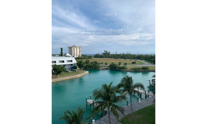 Bahamia West House | Cozy 2 Bedroom Ocean View Retreat with Pool & Pet-Friendly