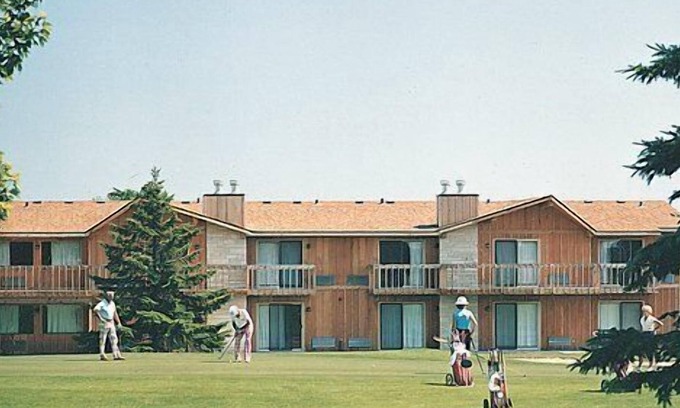Mishicot Apartment | Beautiful 2 bedroom unit at resort, sleeps 8