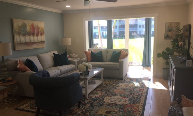 Fort Pierce Condo | Ocean Village: Renovated 2BR Condo with Pool and Ocean View