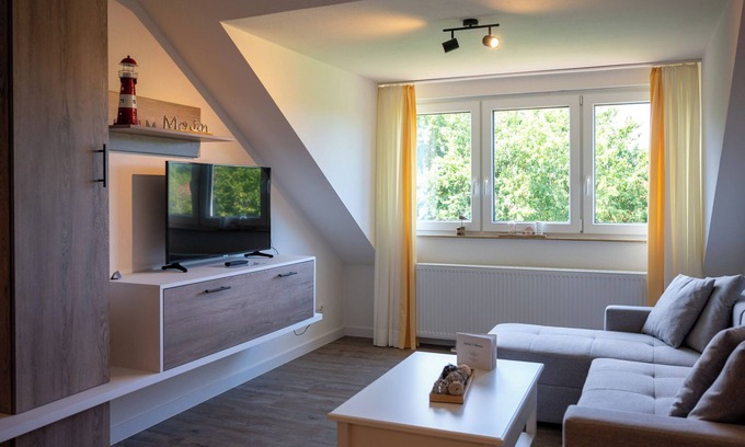 Spiekeroog Apartment | Inviting 2-Room Apartment with Oceanfront Views