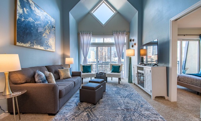 Belltown Condo | Top-Rated Penthouse in Seattle with Pool & Free Parking