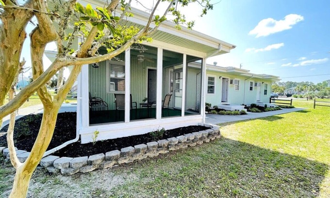 Crescent Beach Apartment | Inviting 2 BDR Steps from the Beach with Family Amenities