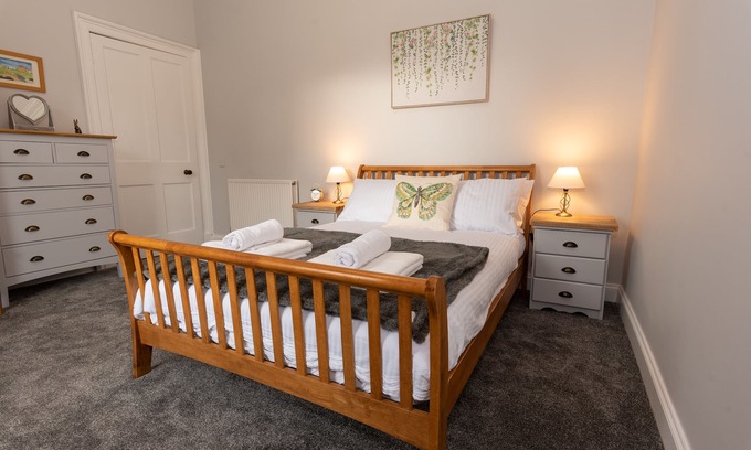 Glenrothes Cottage | Historic Cottage Near St Andrews with Spa and Family Amenities