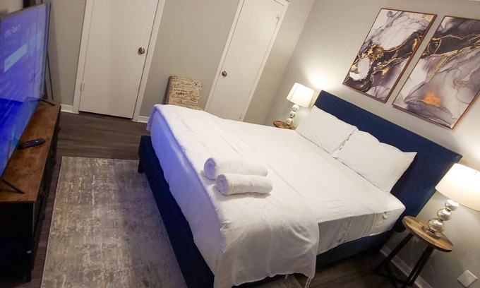 Cherrywood Apartment | Beautiful 2bd/2ba 5 Mins to UT 5896