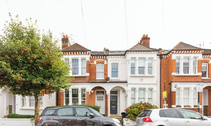 Northcote Apartment | Stylish 2 Bed Apartment with Garden in Clapham