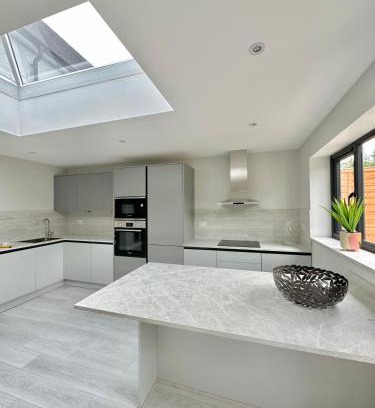 Cassington House | Inviting 2-Bedroom Apartment for Families and Travelers