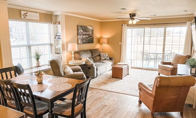 Branson Condo | Pet-Friendly 2BR Condo with Pool & Spa Near Branson Landing